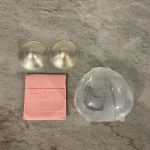 Haakaa Ladybug Milk Collector & Silver Nipple Shields